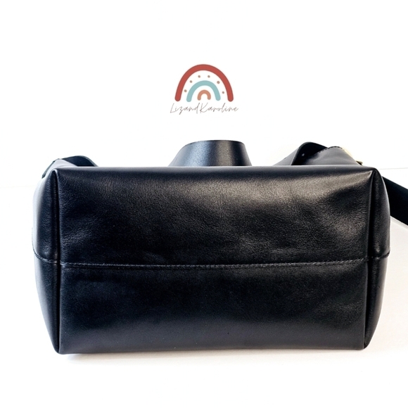 New! Madewell The Essential Bucket Tote in True Black Leather - Picture 11 of 16